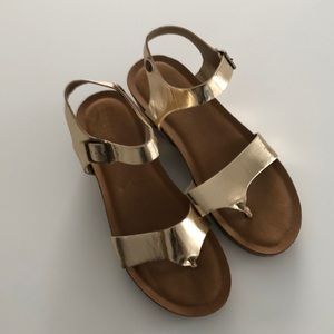 Bamboo gold sandals